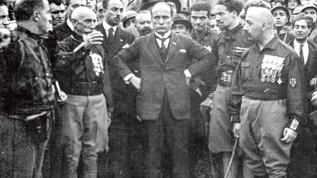 Czarne koszule co to? Historia i wpływ faszystowskiej organizacji Czarne koszule co to? Historia i wpływ faszystowskiej organizacji