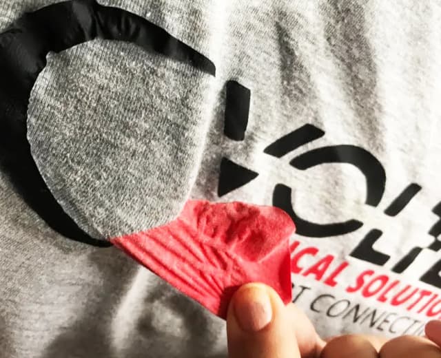 Skuteczne sposoby na to, jak odkleic naklejke z bluzy bez uszkodzeń Skuteczne sposoby na to, jak odkleic naklejke z bluzy bez uszkodzeń